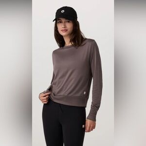 Vuori women’s daydream crew in huckleberry purple light and flowy